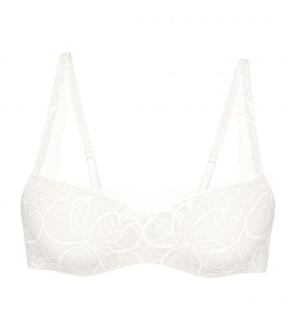 TRIUMPH_Body Make-Up Illusion Lace Balconette_Ecru White_250 zł
